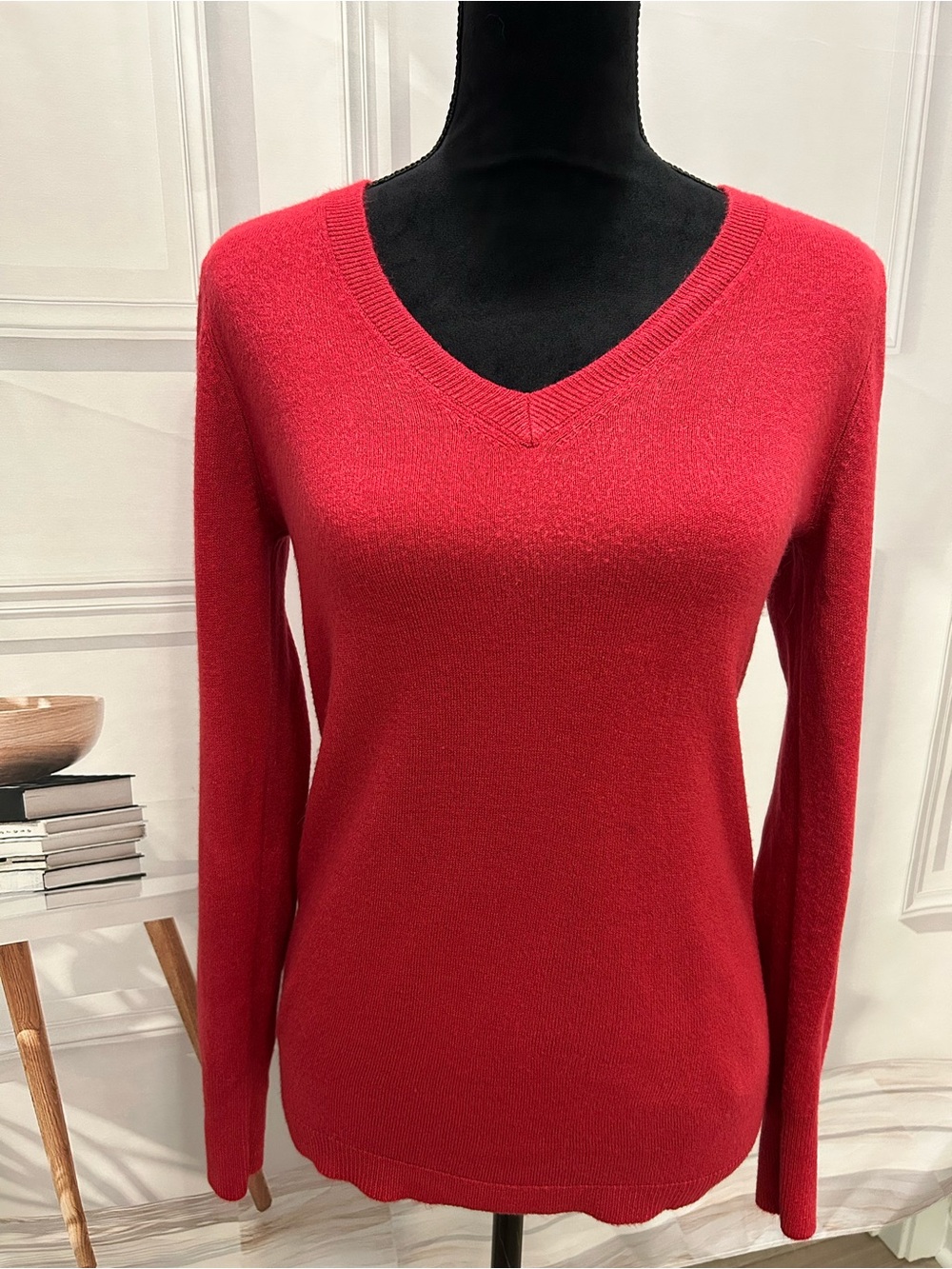 croft & barrow V-Neck Sweater in Raspberry Red Women’s Size PXS